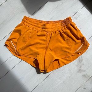 Lululemon Hotty Hot Low Rise shorts 10 RARE “Vivid Amber”